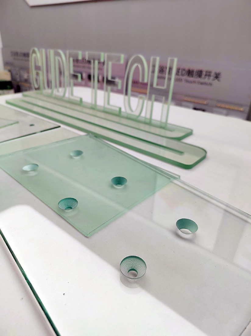 Pièce réalisée sur une machine Glass Lasers
